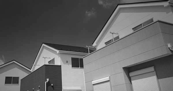 【都市伝説】住む人に災厄が降りかかる呪いの家