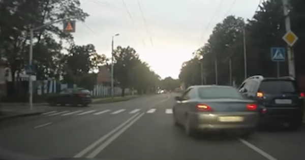 【動画】「減速？何それ？」ロシアは事故寸前の危険運転だらけ！さすがエジプトでの騒動が注目されるロシアの交通事情…怖すぎる…