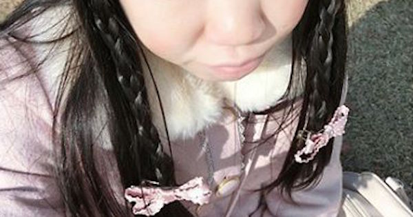 普通に写真撮れない女子…やり過ぎ故のホラー化？【画像20枚】加工し過ぎ？？ポーズも何やら理解しがたい感じ…これはどの層に受け入れられる？