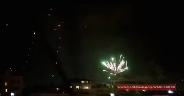 【動画】派手に銃弾をブッ放す！シリア流・新年の祝い方！紛争地帯だけあってニューイヤーパーティーも銃弾の雨あられ！死者が出てなければいいのですが…