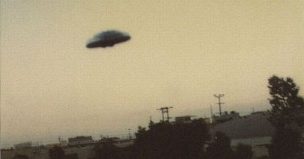 嘘？本当！？世間を騒がせた世界中のUFO画像を20枚厳選！大昔の画像から現代の写真まで、ロマンある画像をお届けします！