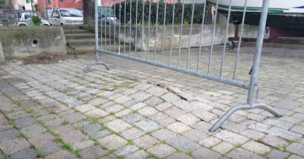 【動画】地震の前触れ！？道路が呼吸するかの様に動く謎の現象　イタリアの路上で目撃された怪奇現象に驚愕！物凄い動き…