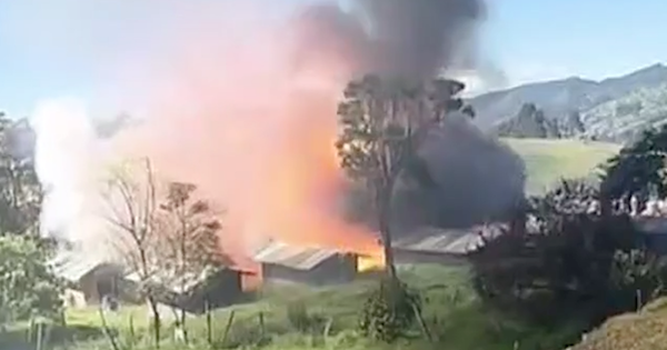 【動画】まるで爆弾！花火工場が事故で大爆発する瞬間！火薬の宝庫だけあって威力もハンパない！撮影者も衝撃で吹っ飛ぶほどの威力です！